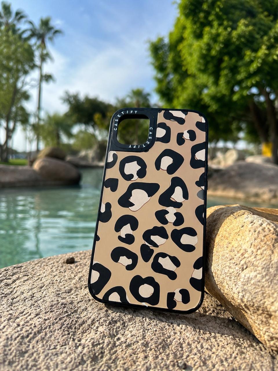 Leopar Desenli İphone Telefon Kılıfı